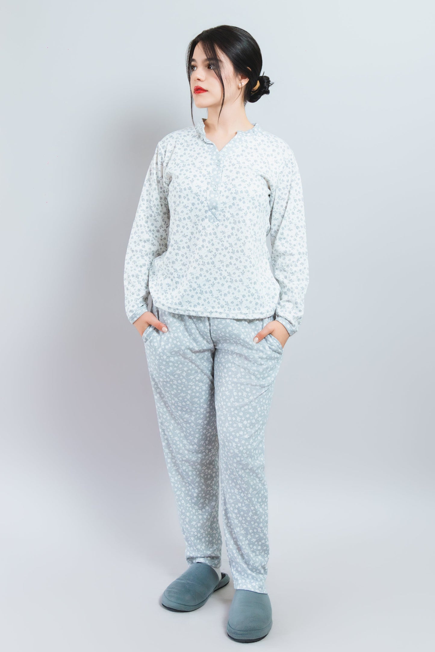Pijama Estampada con Botones y Cuello Militar