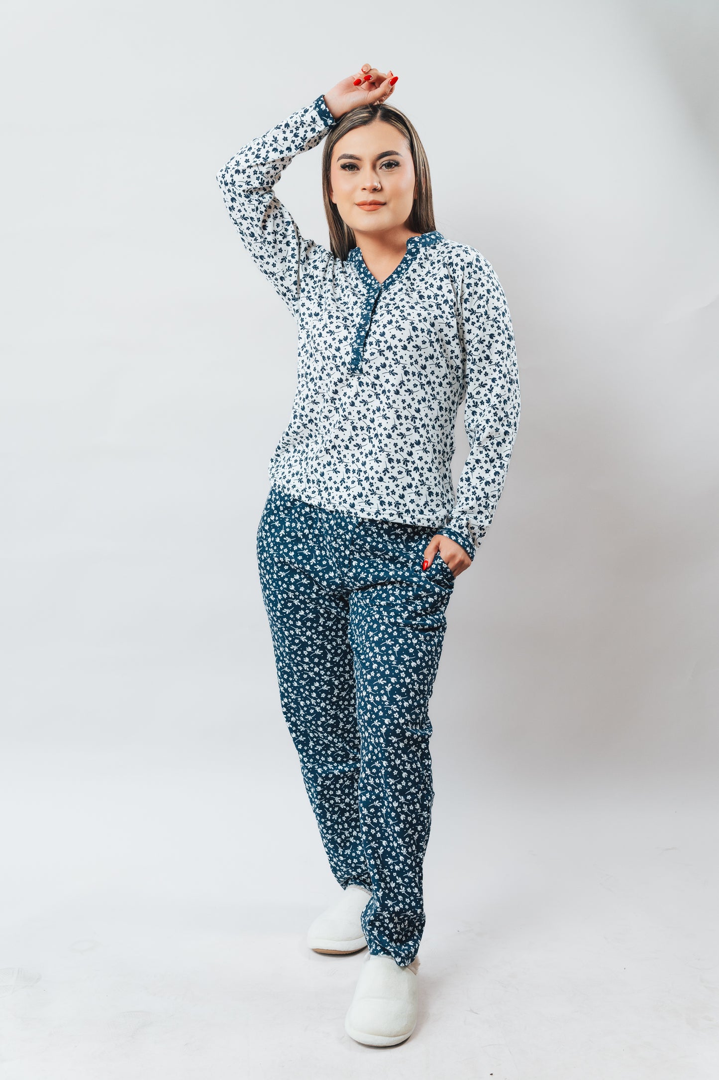 Pijama Estampada con Botones y Cuello Militar