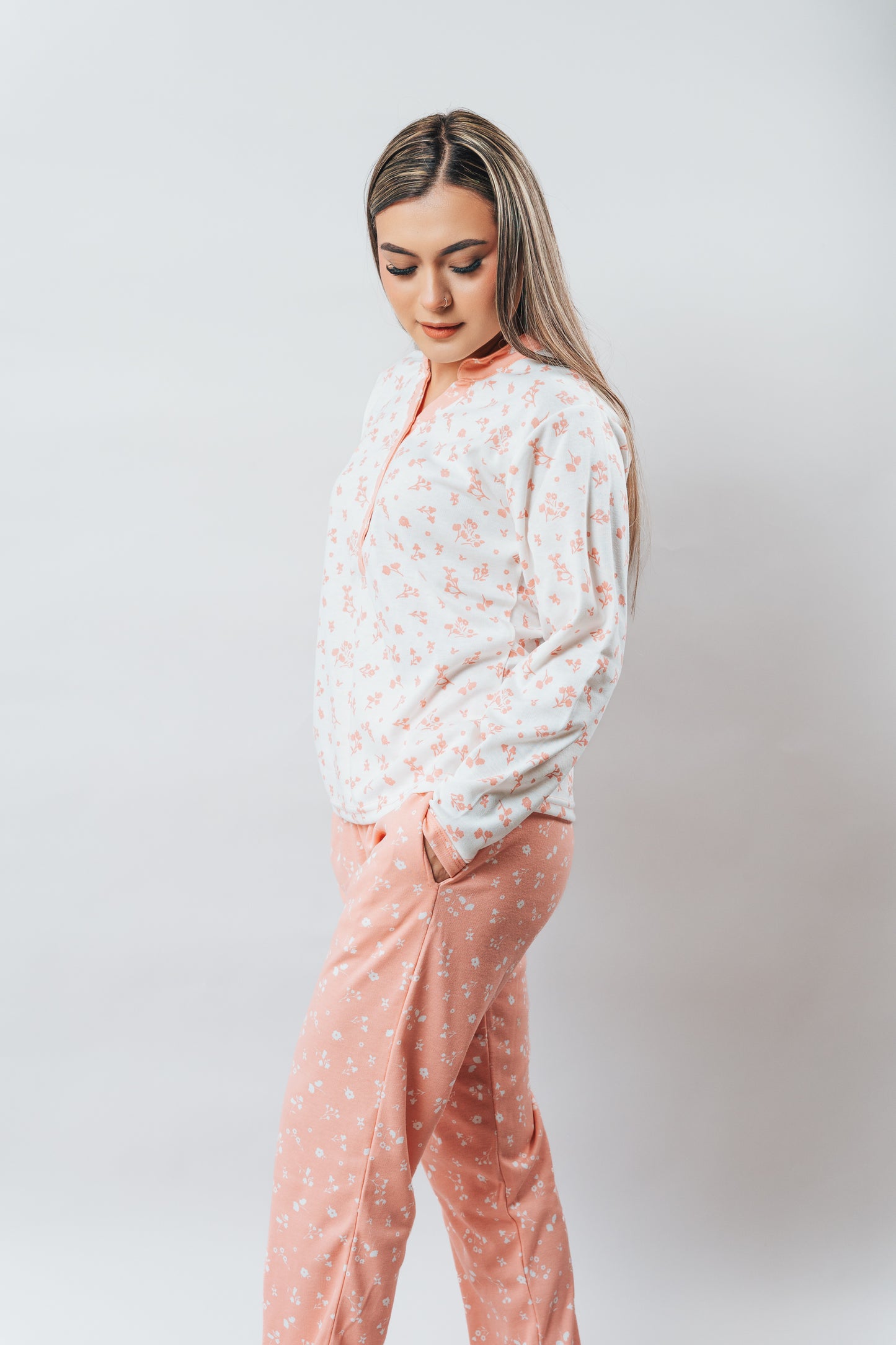 Pijama Estampada con Botones y Cuello Militar